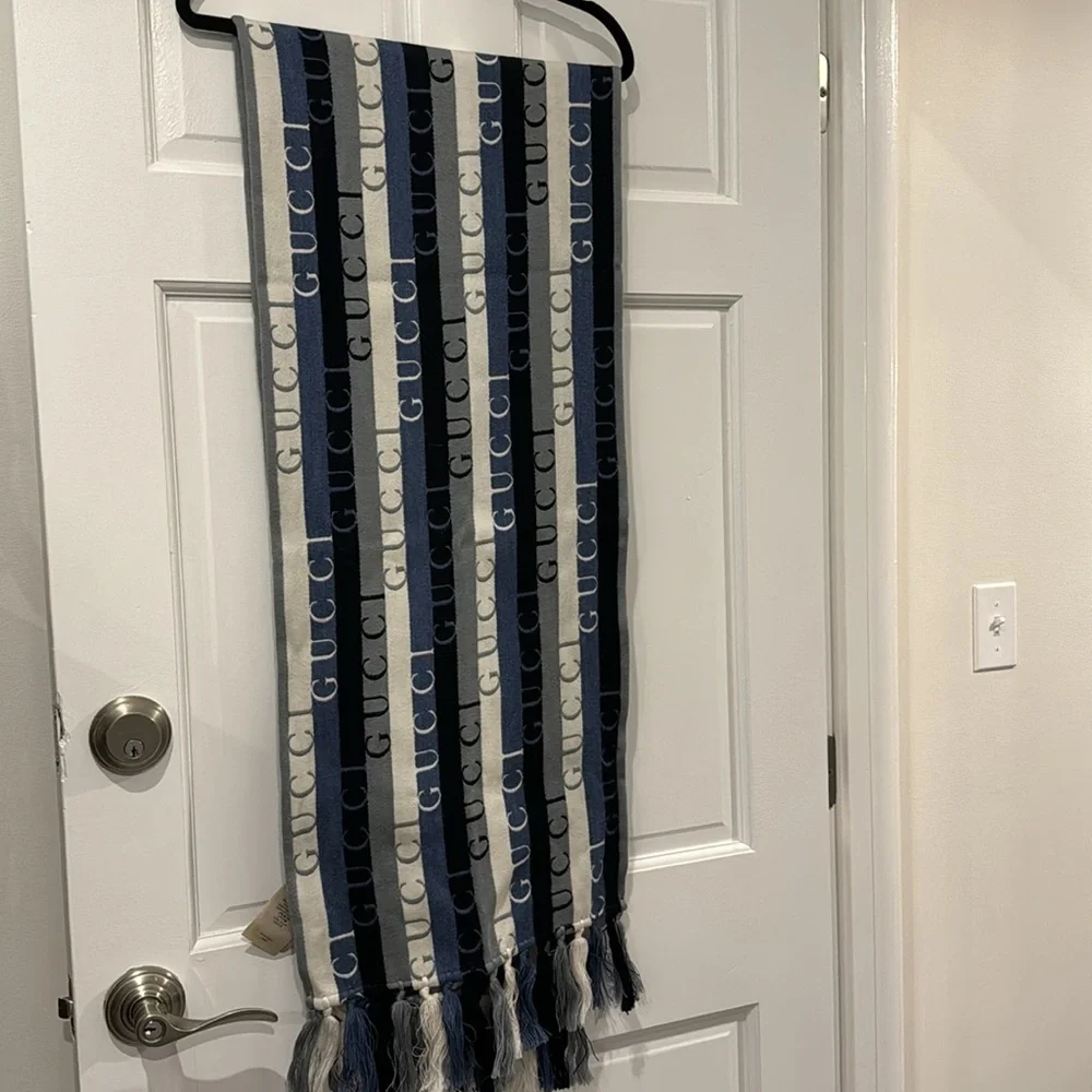 Authentic Gucci wool scarf - Picture 4 of 4